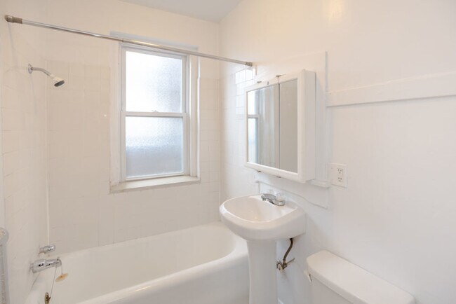 Building Photo - 5139 W Windsor Ave