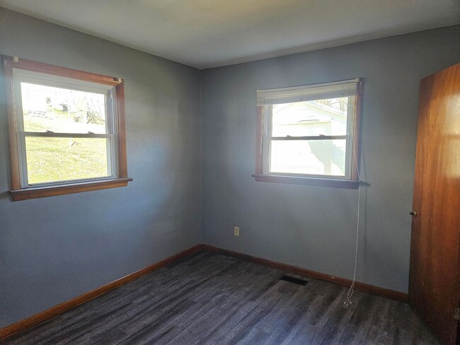 Building Photo - Single Family Rental Home - 3BR-1BA - New ...