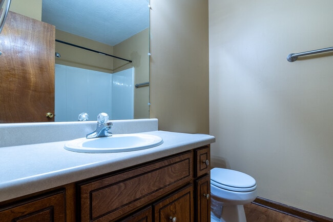 Building Photo - 303 6th Ave