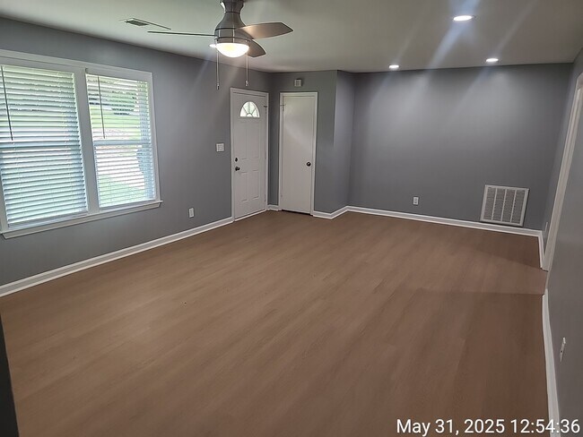 Building Photo - 2348 Clifton Springs Manor