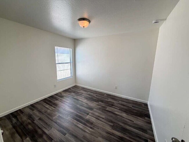 Building Photo - 3892 N Princeton Ln