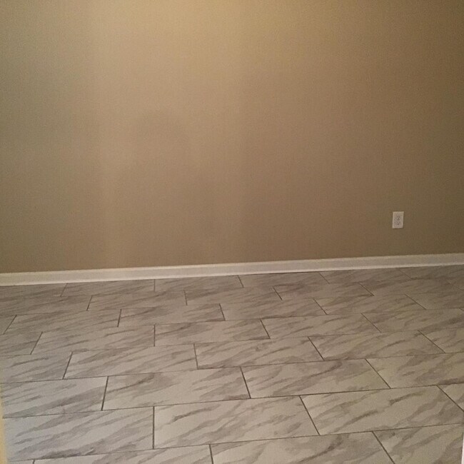 Building Photo - 2793 Huntcliffe Dr