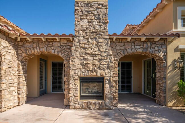 Building Photo - 1021 Via Fortuna