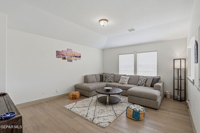 Building Photo - 12081 Silver Crown