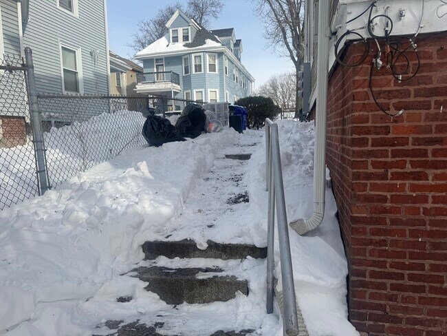 Building Photo - 3 Herbert St