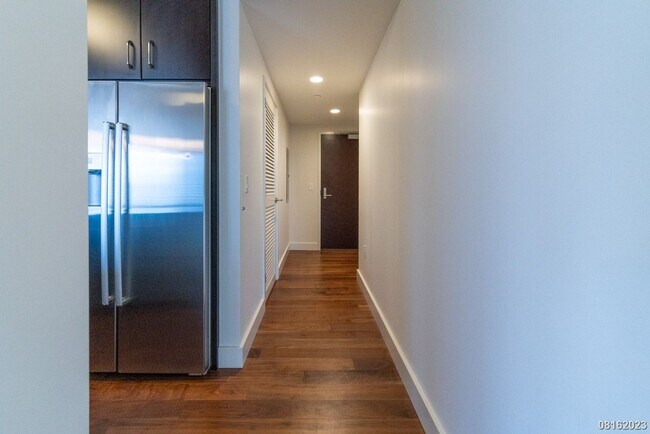 Building Photo - Waihonua 2br 2ba 2pkg (tandem) w/Storage, High Floor, Amenities (Honolulu)