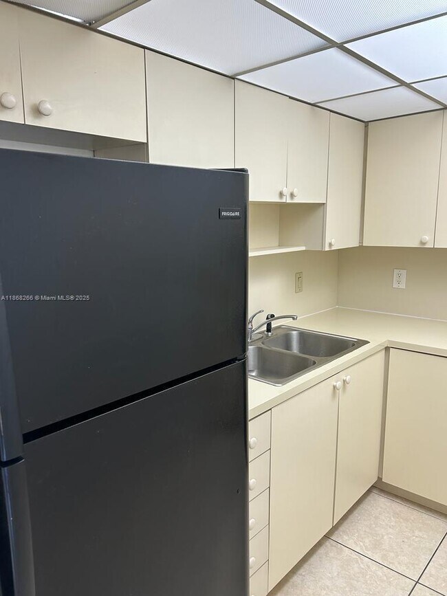 Building Photo - 15600 NW 7th Ave