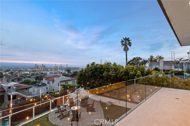 Building Photo - 807 N Paulina Ave