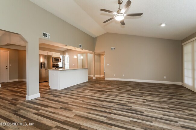 Building Photo - 820 Hardwood St