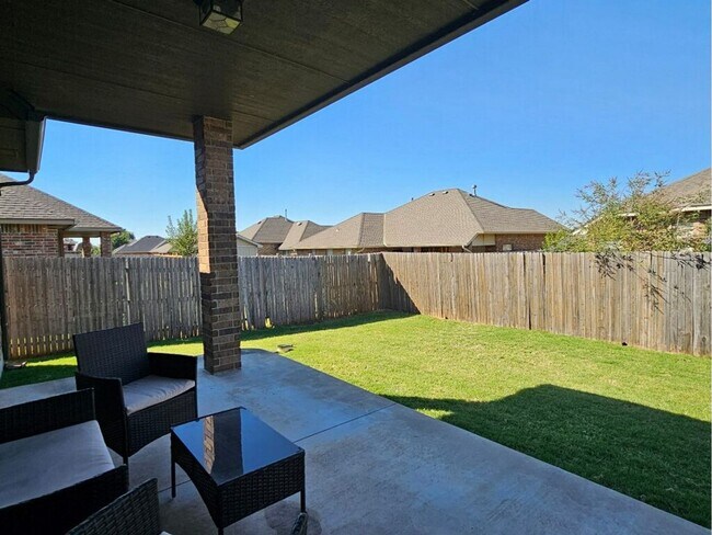 Building Photo - 3401 Ashton Dr