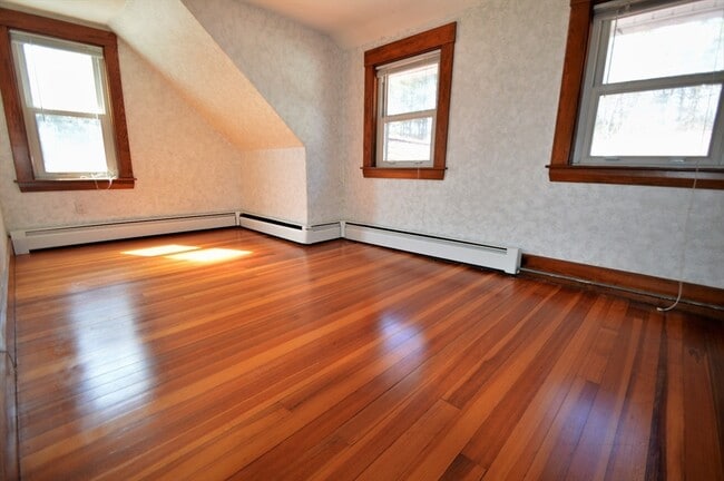 Building Photo - 64 Ballardvale St