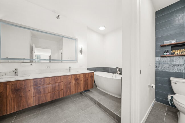 Building Photo - 501 N Clinton St