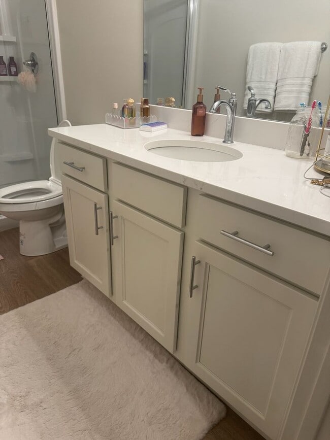 Building Photo - Glenwood Townhomes Unit #103