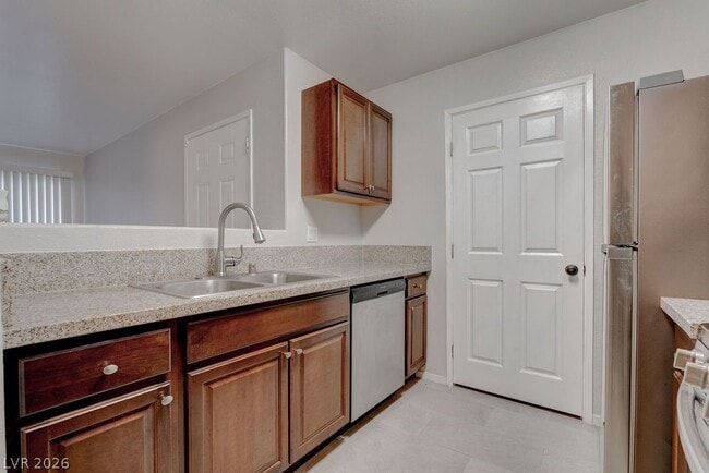 Building Photo - 7885 W Flamingo Rd