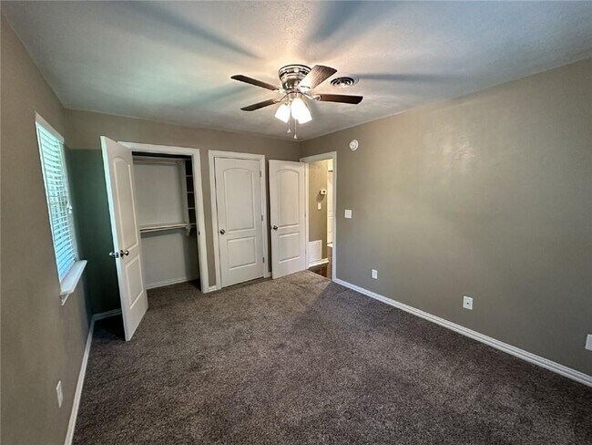 Building Photo - 35 Gore Ln