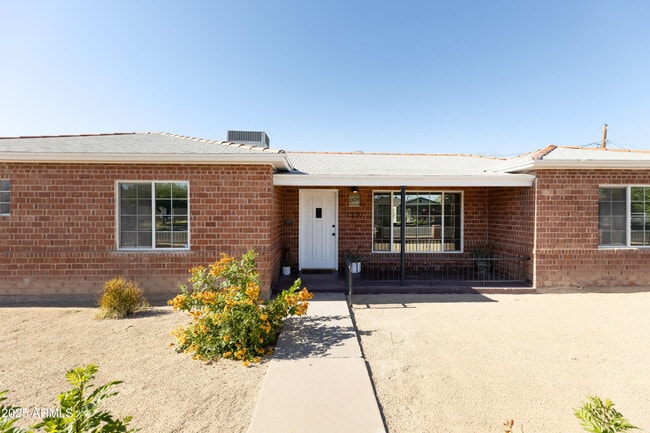 Building Photo - 1330 E Monte Vista Rd