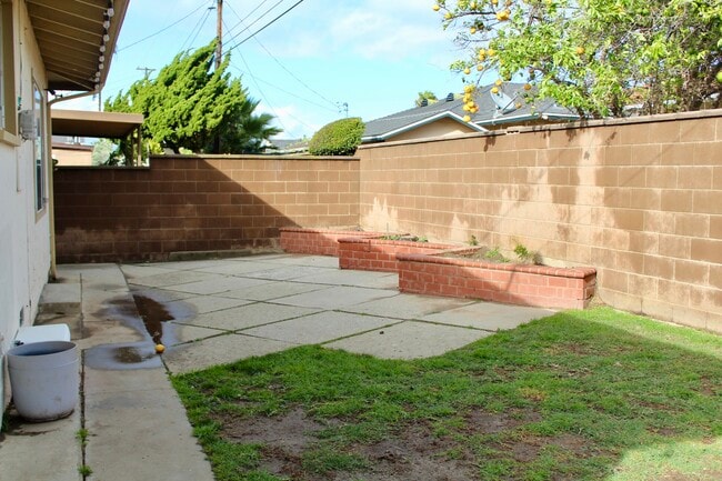 Building Photo - 13716 Purche Ave