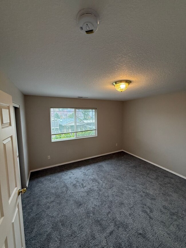 Building Photo - Felida Area - 3 bedroom, 2.5 bath