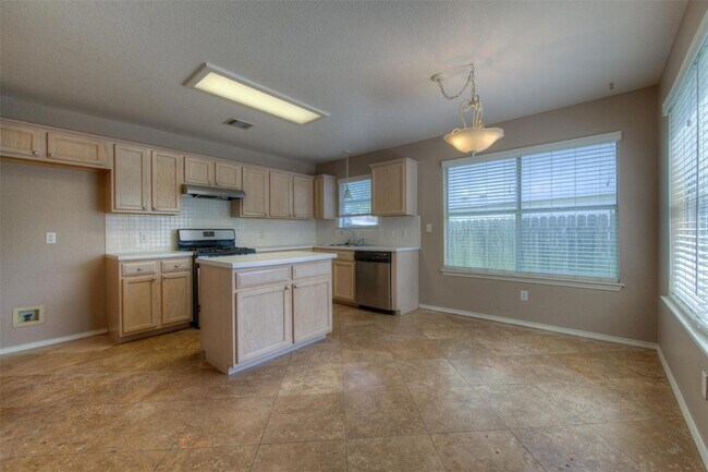 Building Photo - 14721 Noya Dr