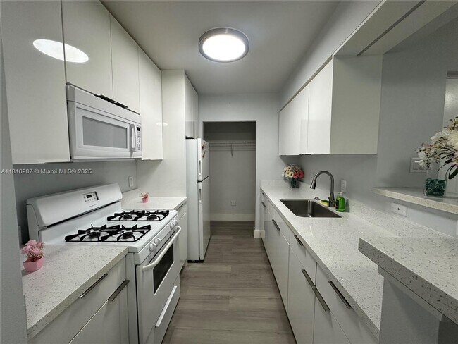Building Photo - 15330 SW 106th Terrace