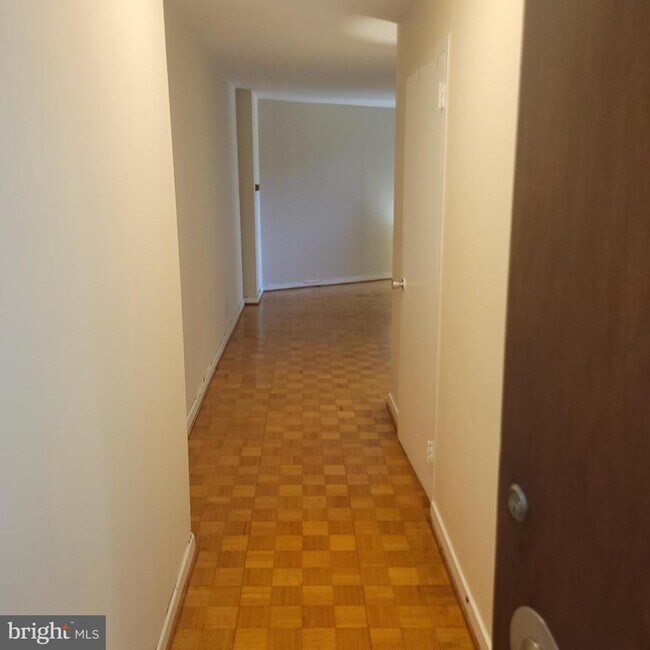 Building Photo - 224 W Rittenhouse Square