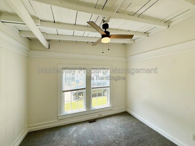 Building Photo - 302 Raynor St
