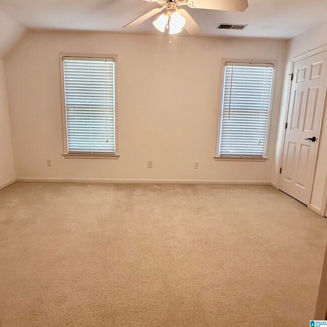 Building Photo - 5982 Valley Way