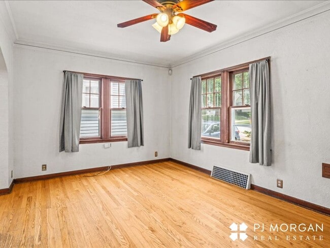 Building Photo - 2 bedroom, 1.5 Bathroom House Available Im...