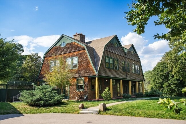 Building Photo - 11 Green St