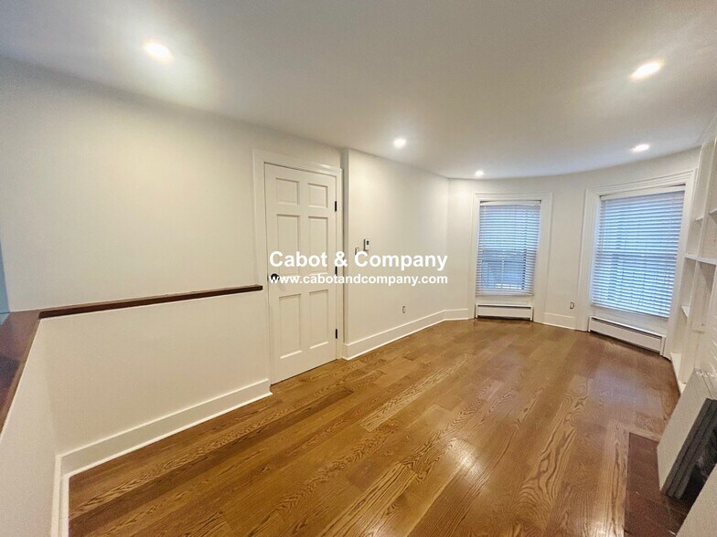 Building Photo - 104 Appleton St