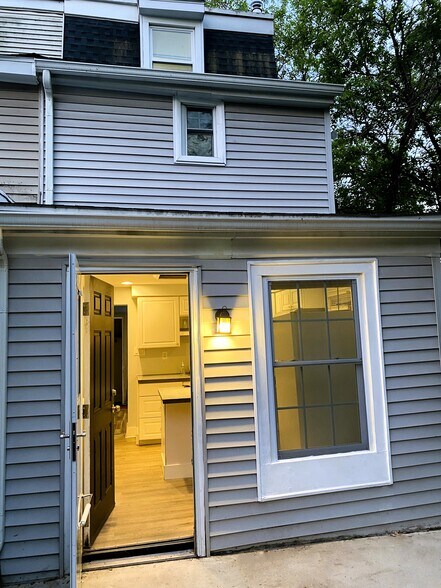 Building Photo - 629 Beech St