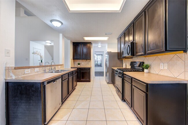 Building Photo - 5010 Moss Garden Ln