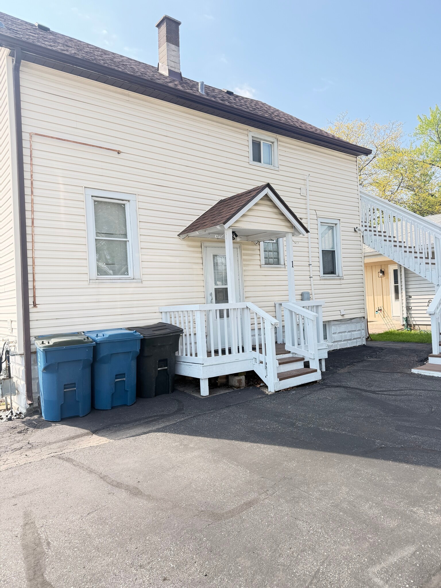 Building Photo - 9351 Kennedy Ave