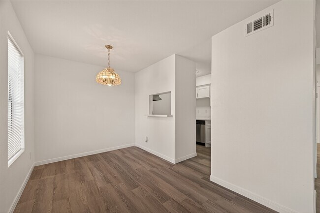 Building Photo - 5550 N Braeswood Blvd