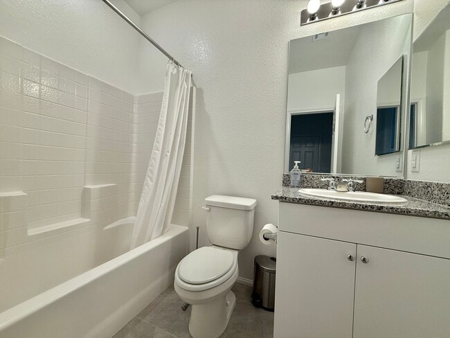 Building Photo - Beautiful 3bd/3bath home