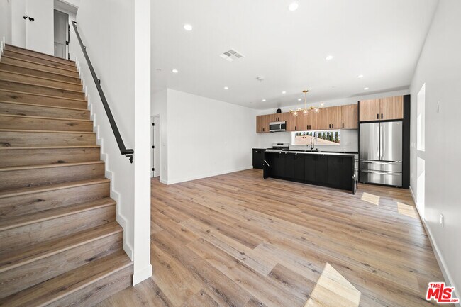 Building Photo - 6049 Craner Ave