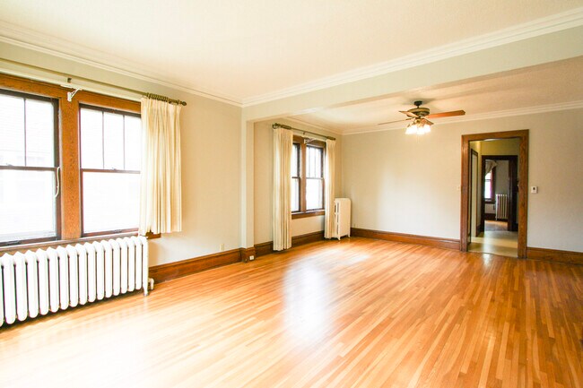 Building Photo - 1605 Charles Ave