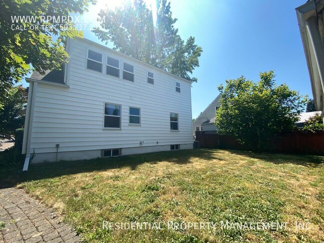 Building Photo - Spacious Cape Cod Home