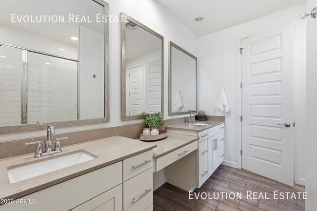 Building Photo - 6627 S Abbey Ln