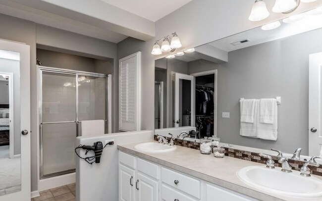 Building Photo - Stunning 4 Bedroom Elkhorn Home!!