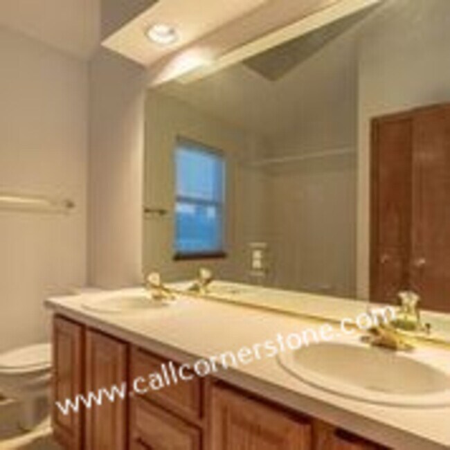 Building Photo - 630 Fernglen Ct