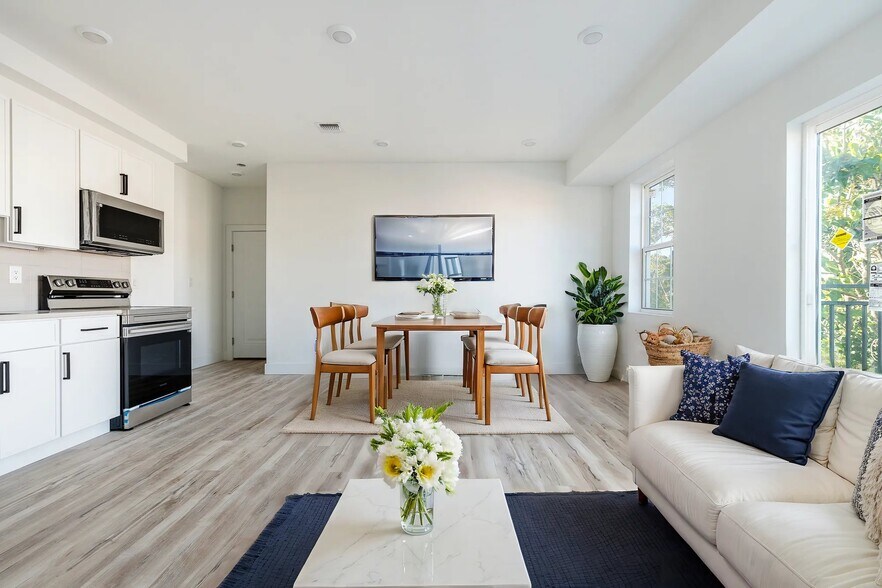 Building Photo - 809 Diamond St