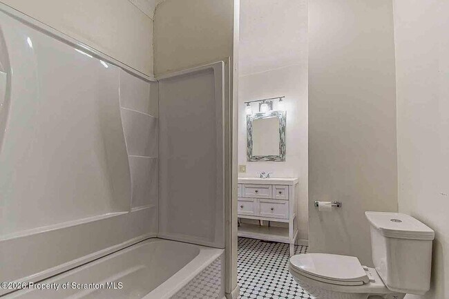 Building Photo - 815 Monroe Ave