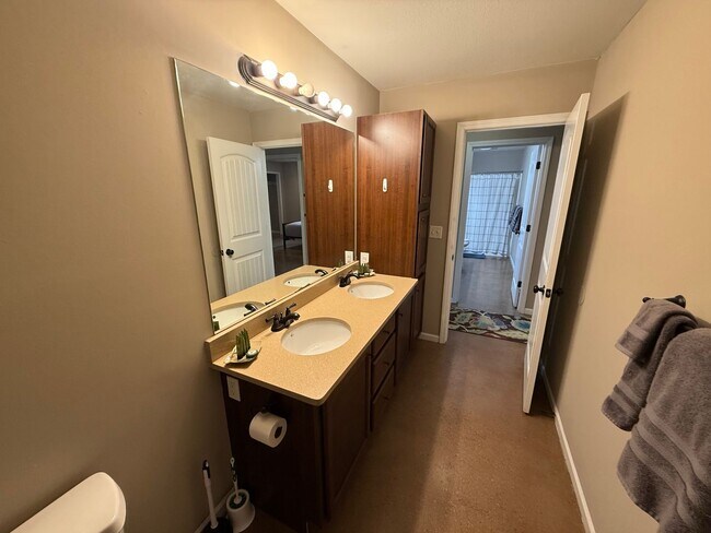 Building Photo - Nowells Subdivision Town Homes - Fully Furnished and Utilities Included