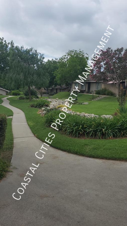 Building Photo - 1696 Carmel Cir E