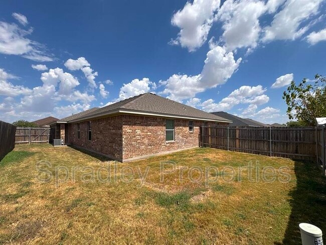 Building Photo - 517B Kendra Dr