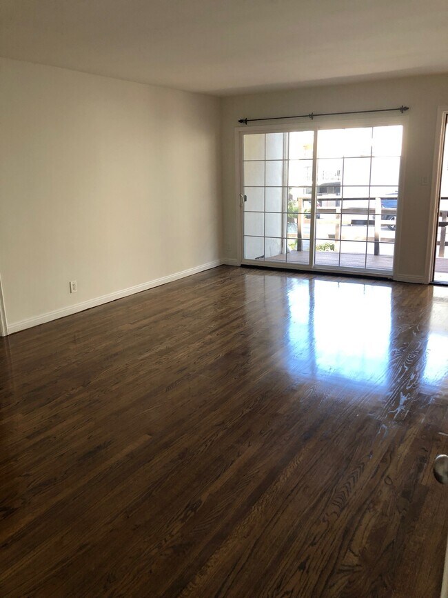Building Photo - 1716 Laurel Canyon Blvd