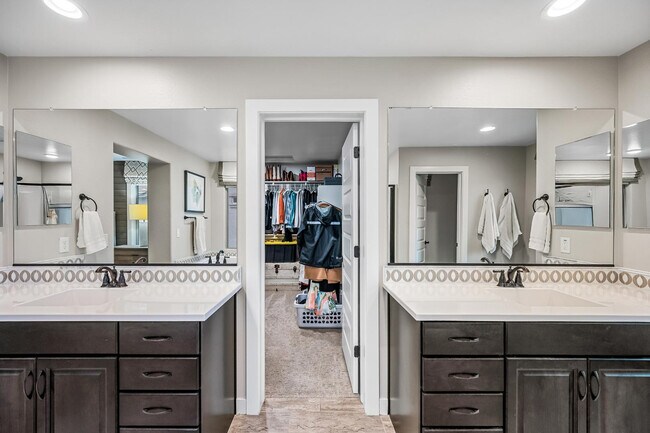 Building Photo - 14462 W Artemisa Ave