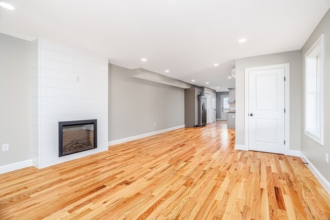 Building Photo - 29 Milton St