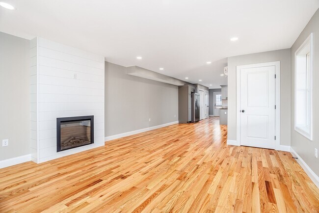 Building Photo - 31 Milton St